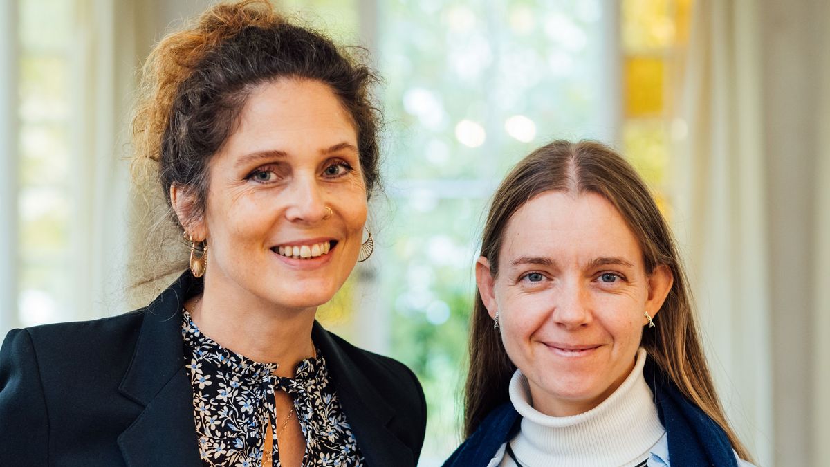 enlarge the image: Colour photo of two people: Heidrun Schaller and Dr. Sigrid Uxa